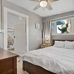 Comfy Cottage Near The Beach