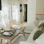 Pb Summer Escape Balcony & Beach Gear Parking