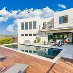 Luxury Pool Haven Scenic Views And Summer Fireworks