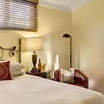 Hillcrest House Bed & Breakfast