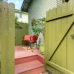 Hillcrest House Bed & Breakfast