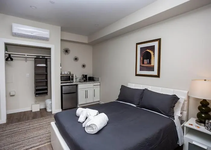 Studio With Large Balcony- San Diego Gateway