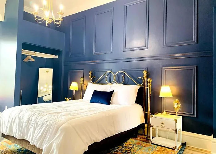 Modern Design Studio For Two Gaslamp District! Located In The Heart Of Downtown San Diego!