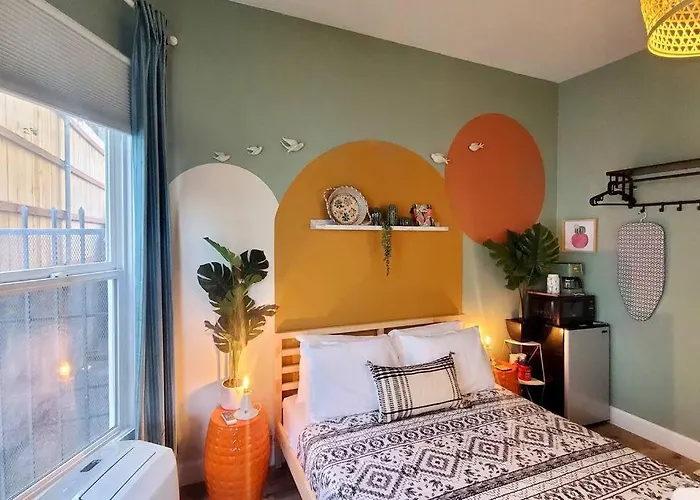 Charming And Cozy Studio Gaslamp! Perfectly Located In San Diego Downtown!