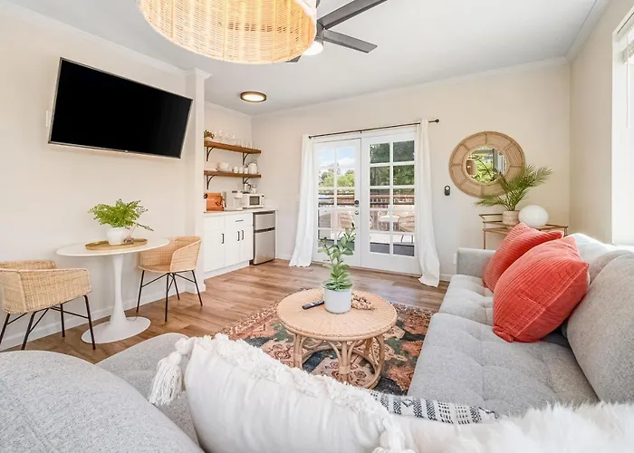 Downtown Beauty - Unit B