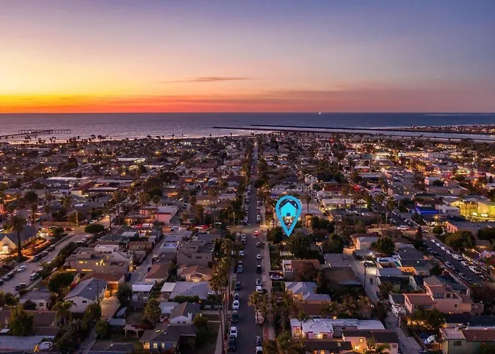 Classic Beach Bungalow - Parking, Private Patio & Pet Friendly!