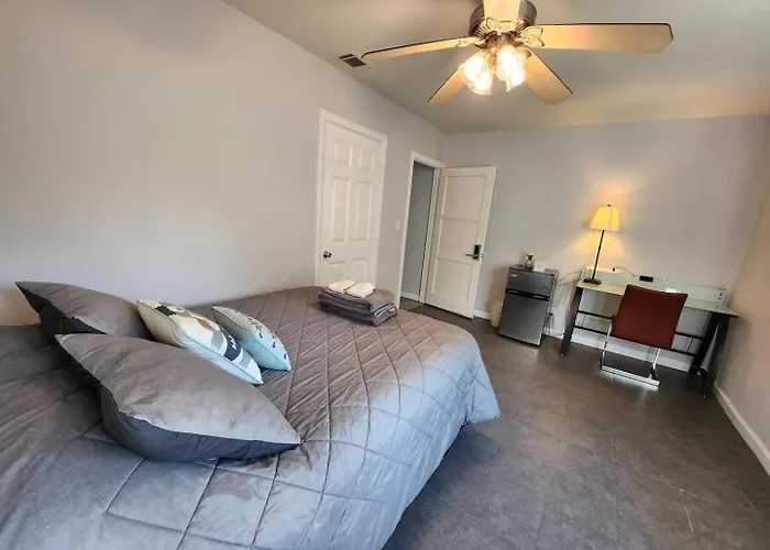 Private Room2 Own Entry Shared Bath One Guest Walk To Ucsd