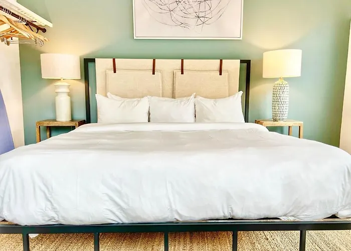 Grand Downtown San Diego Apartment