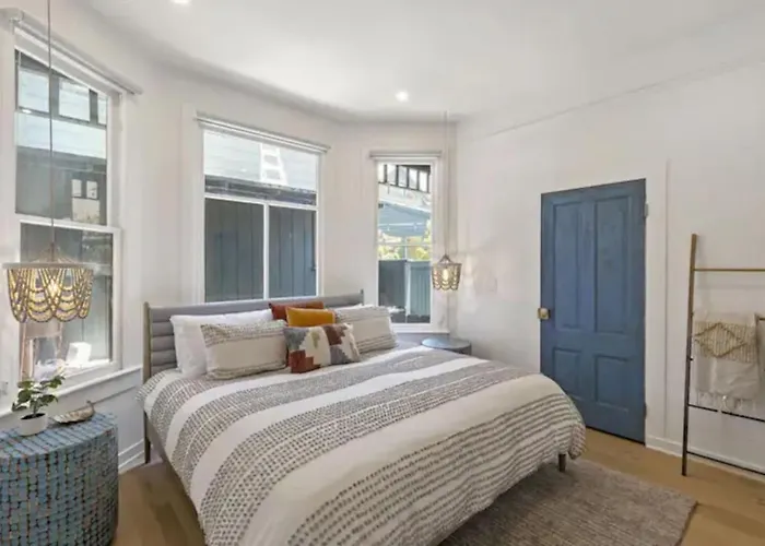 Cozy 1 Bedroom Casita Overflowing With Natural Light