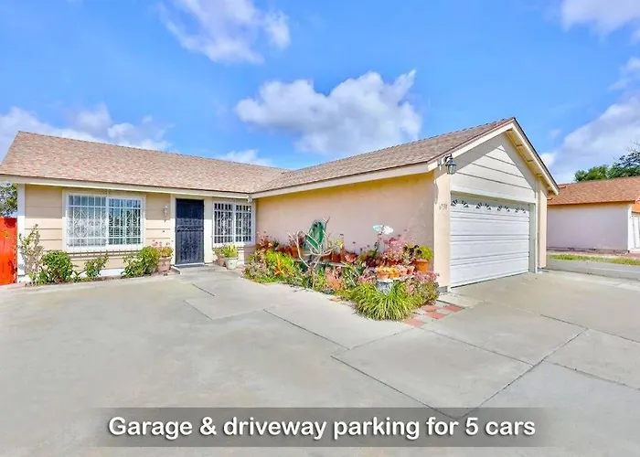 Entire Private 4-Bedroom House W Garage, Big Yard, King Bed, Baby Crib