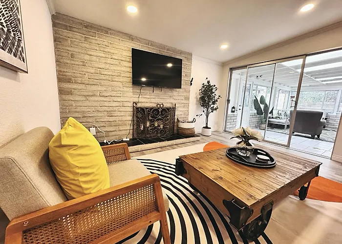 Comfortable 2Bed In Duplex With Private Sunroom