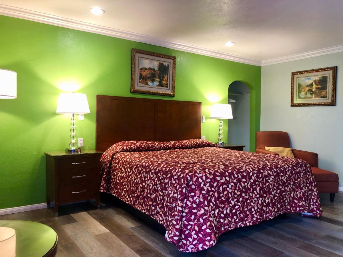 Hotel La Petite Rouge San Diego