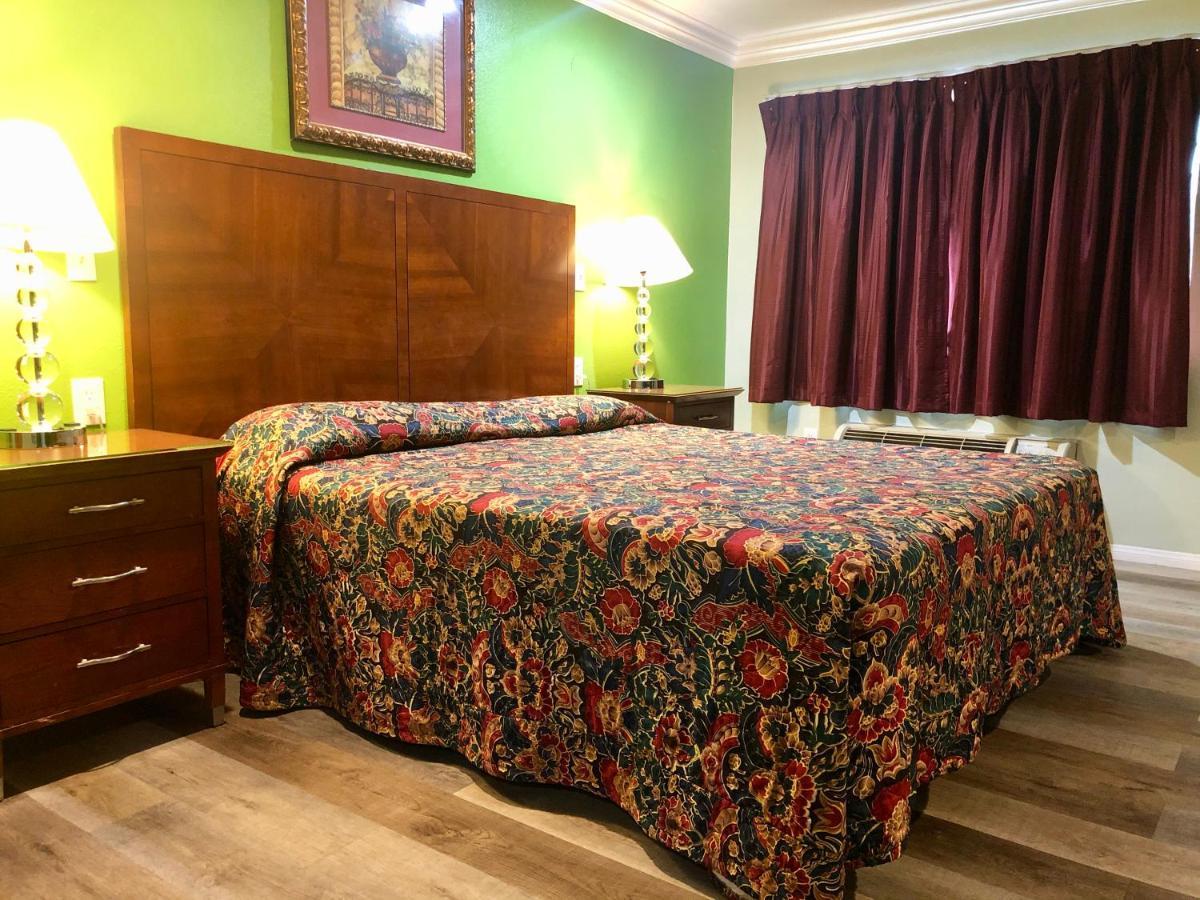 Hotel La Petite Rouge San Diego
