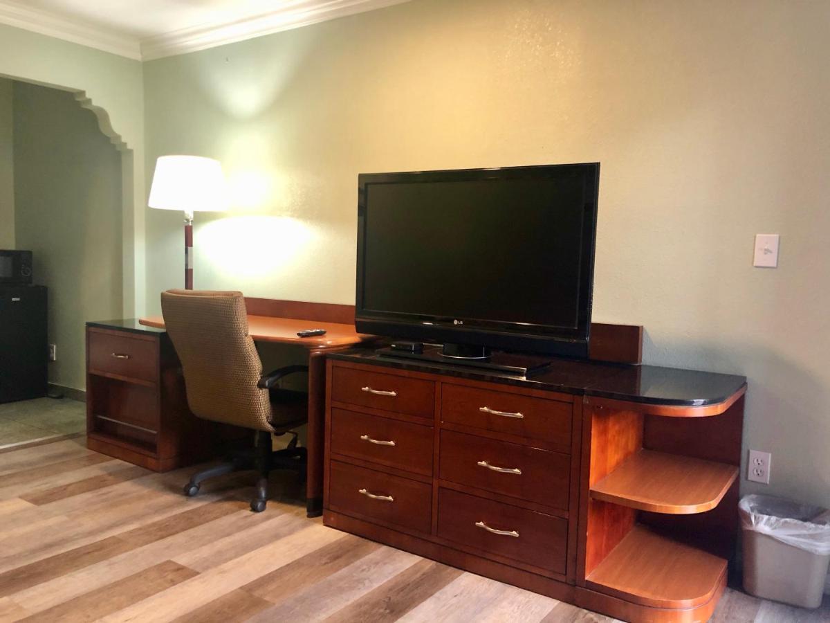 La Petite Rouge Hotel San Diego