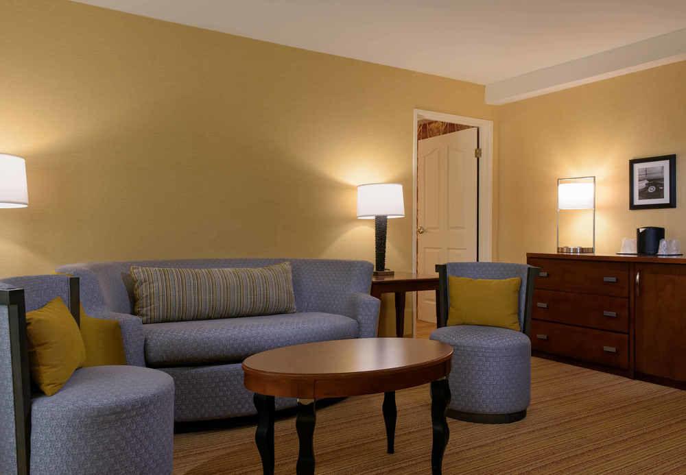 Courtyard Old Town Hotel 3*