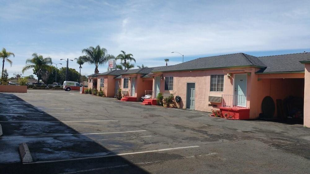 Hotel La Petite Rouge 2*