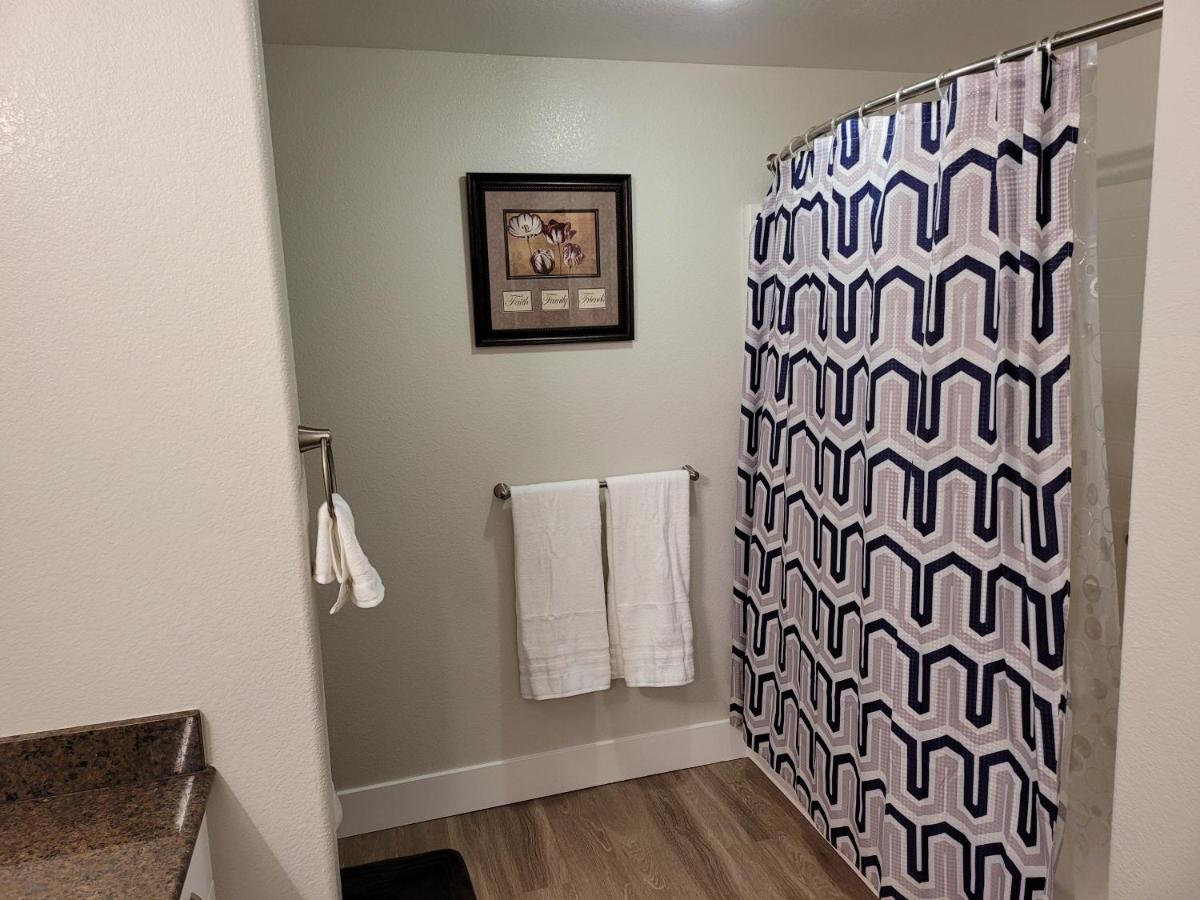 Apartment Amazing Vacation & Shopping In 2 Suits And 3 Bath Fb1