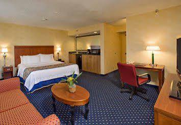 Courtyard Old Town Hotel 3*
