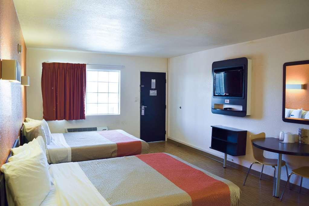 6 San Diego, Ca Airport Harbor Hotel