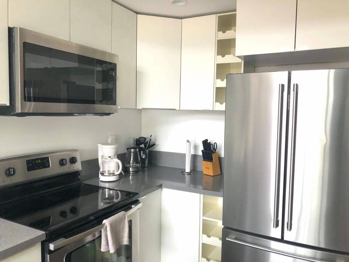 Modern 2 Bdrm W/parking In The Heart Of Hillcrest *