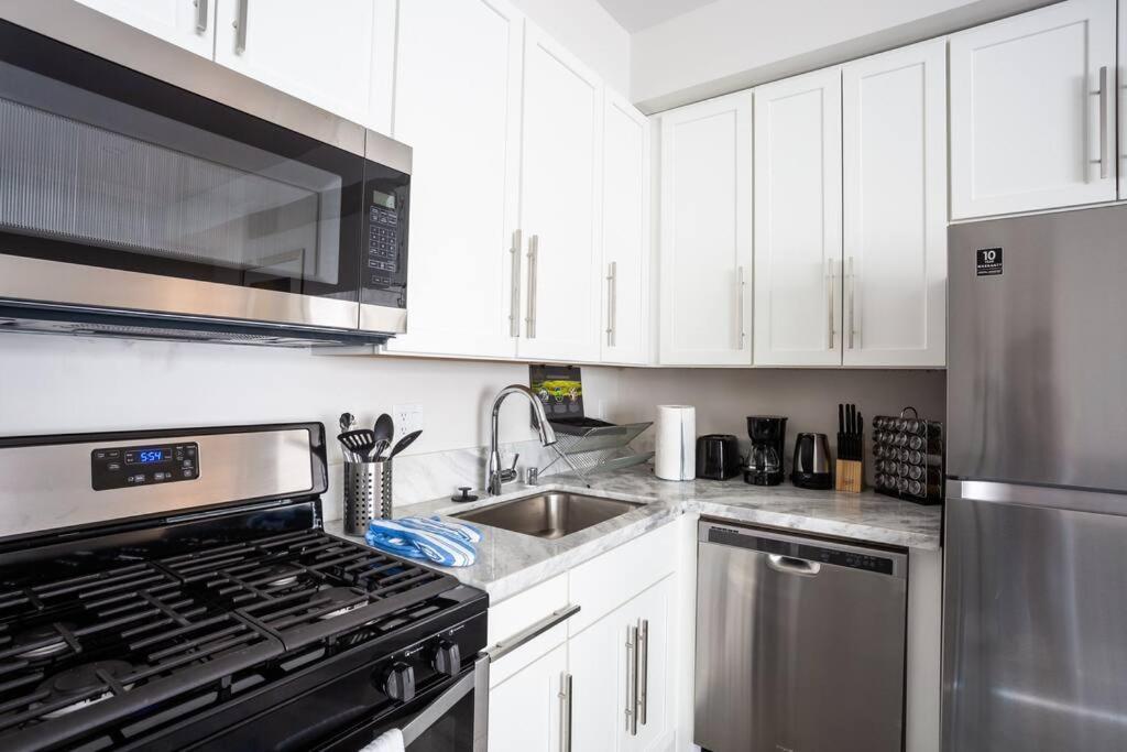Luxurious Furnished W Full Kitchen In Sd Apartment