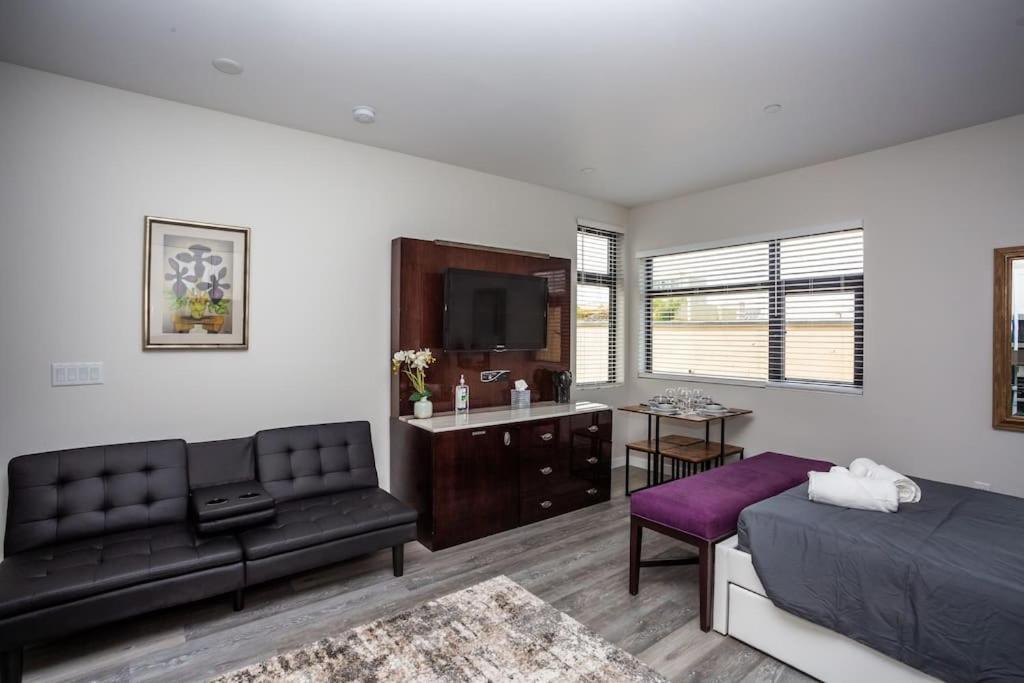 2 Bedroom, 2 Bathroom Detached Max 7 Sleepers San Diego