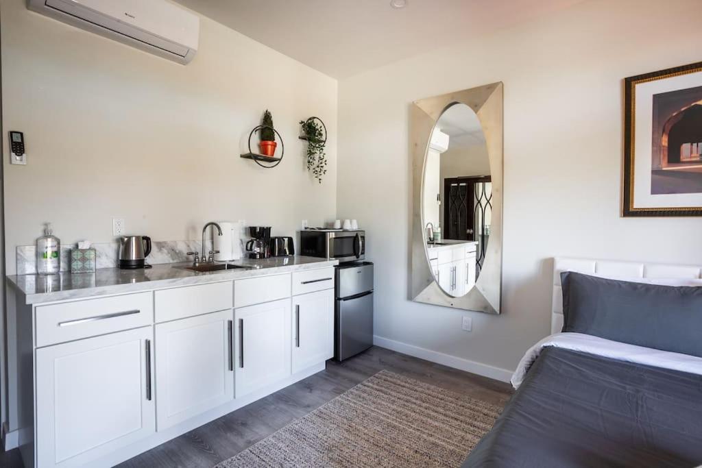 Awesome Balboa And Downtown View With Cozy Patio *