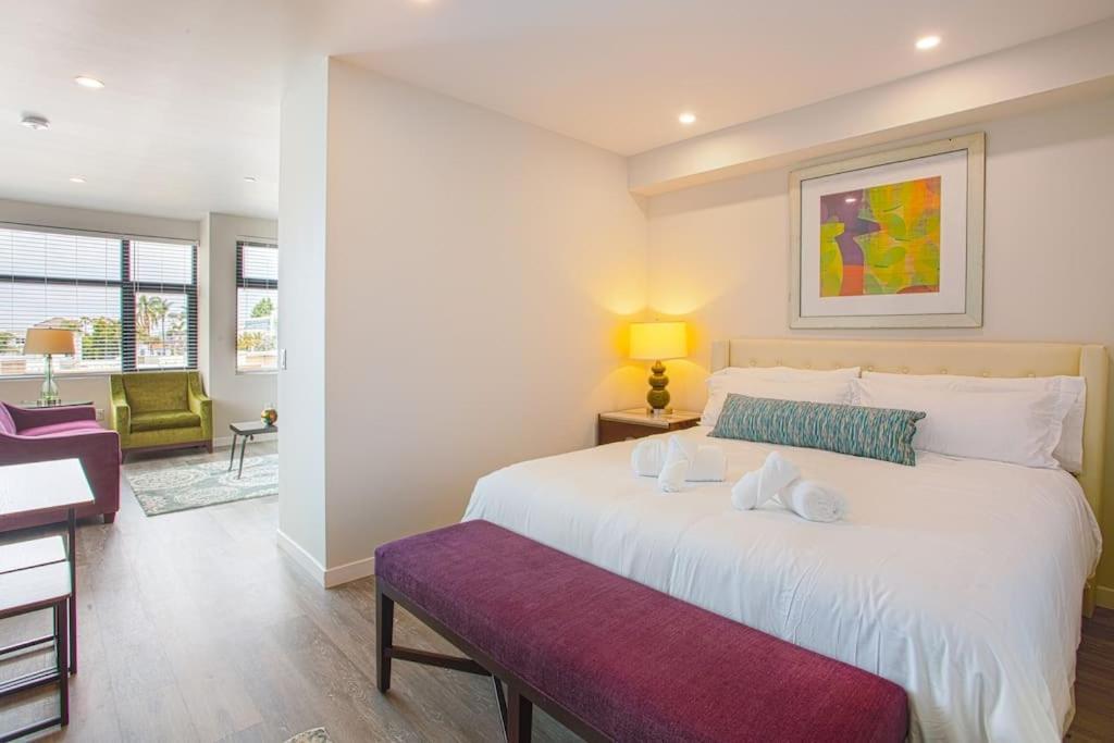 One Bedroom With Downtown View Apartment San Diego