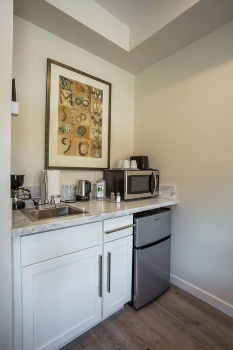 Cute With Large Balcony And Great Park View Inn