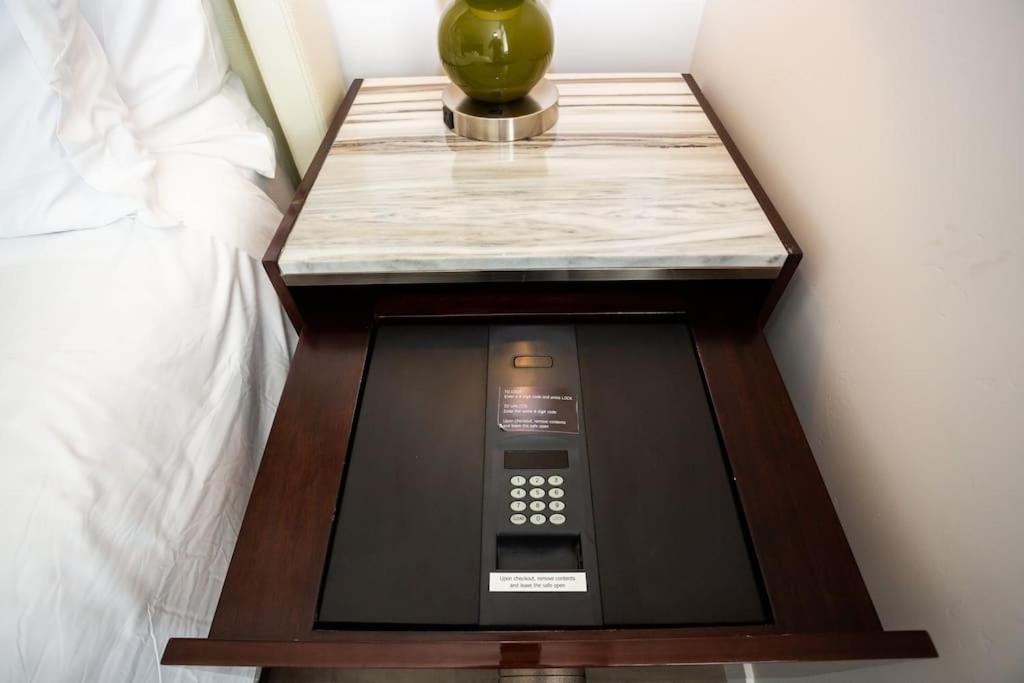 Luxurious In Heart Of W Cali King Inn San Diego