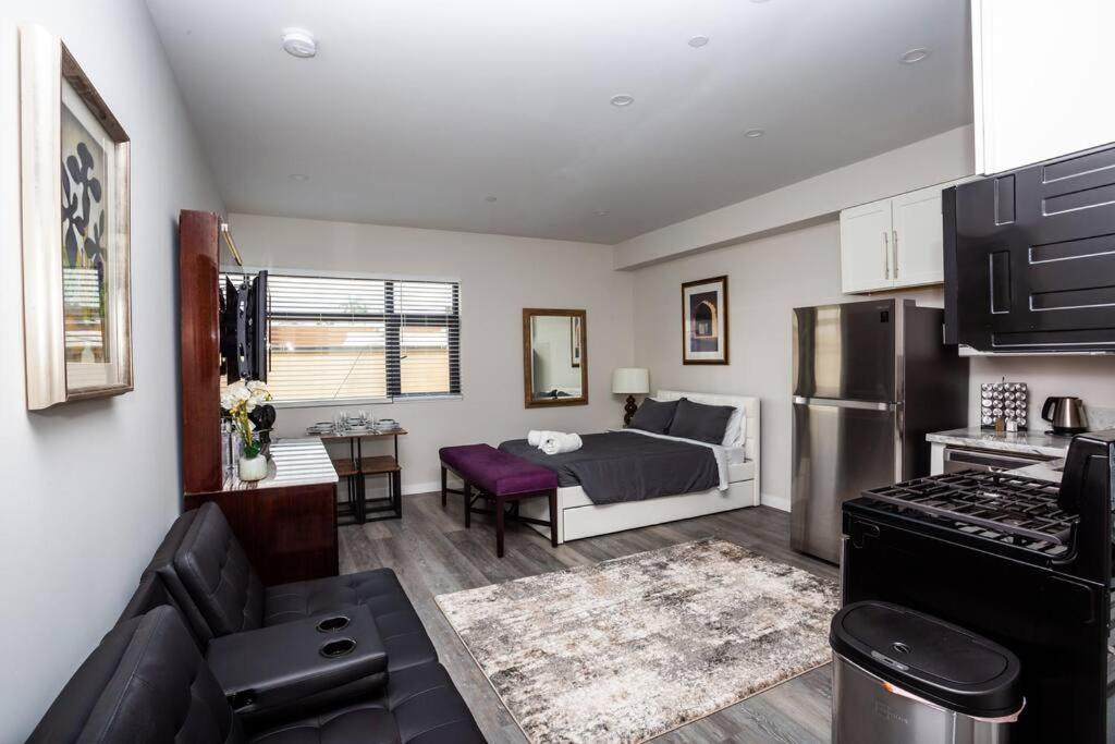 2 Bedroom, 2 Bathroom Detached Max 7 Sleepers Apartment