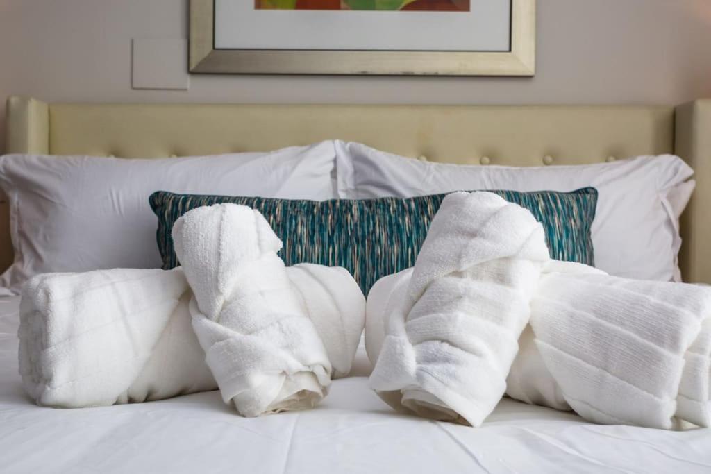 Inn Luxurious In Heart Of W Cali King