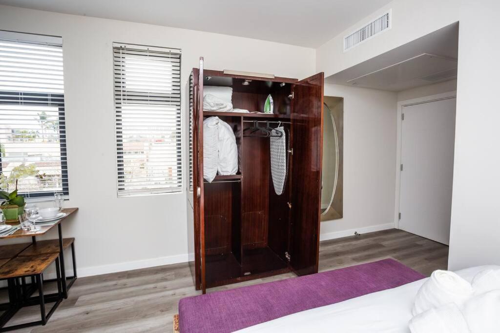 Prime Location - Awesome View -1 Bedroom Apartment