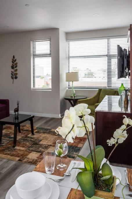 Prime Location - Awesome View -1 Bedroom *