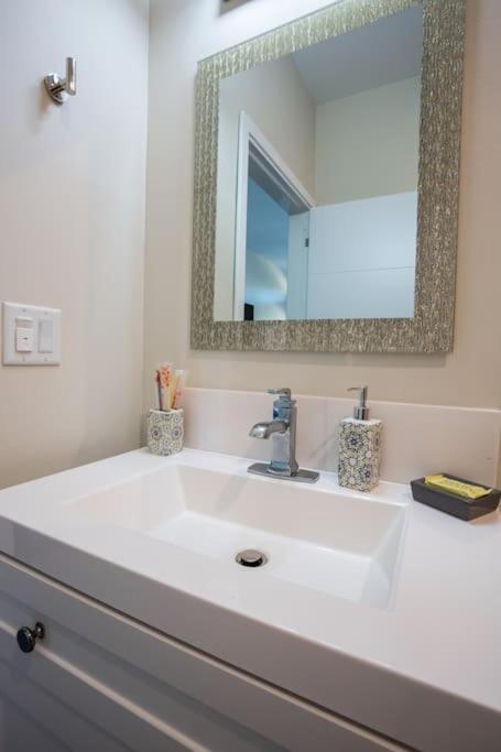Awesome Balboa And Downtown View With Cozy Patio