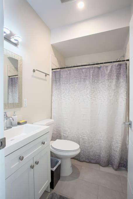 Luxurious In Heart Of W Cali King Inn