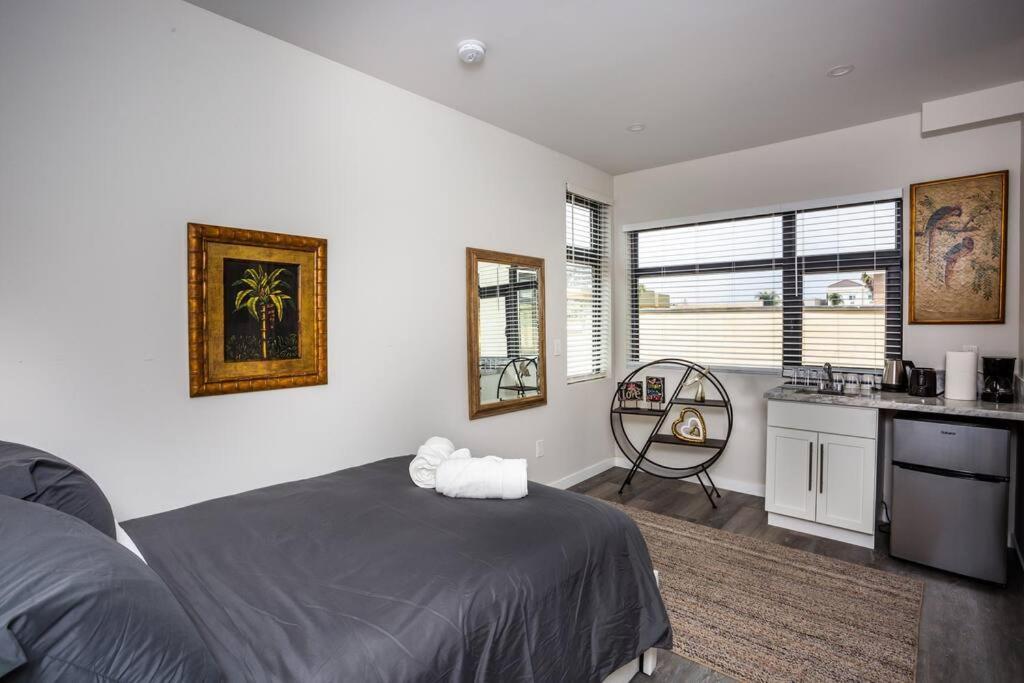 2 Bedroom, 2 Bathroom Detached Max 7 Sleepers Apartment