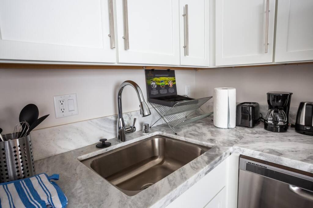 Luxurious Furnished W Full Kitchen In Sd *