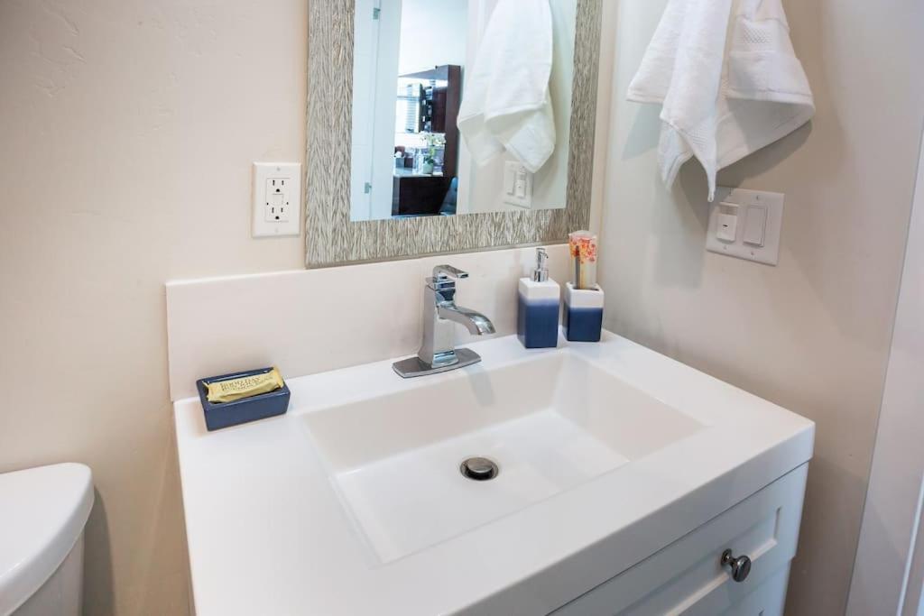 2 Bedroom, 2 Bathroom Detached Max 7 Sleepers Apartment San Diego