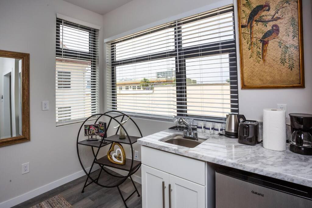 2 Bedroom, 2 Bathroom Detached Max 7 Sleepers Apartment San Diego