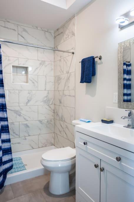 2 Bedroom, 2 Bathroom Detached Max 7 Sleepers Apartment