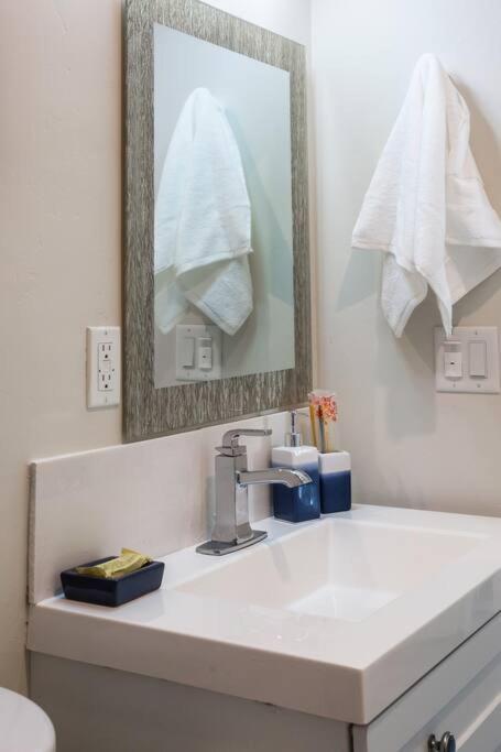 Apartment 2 Bedroom, 2 Bathroom Detached Max 7 Sleepers San Diego