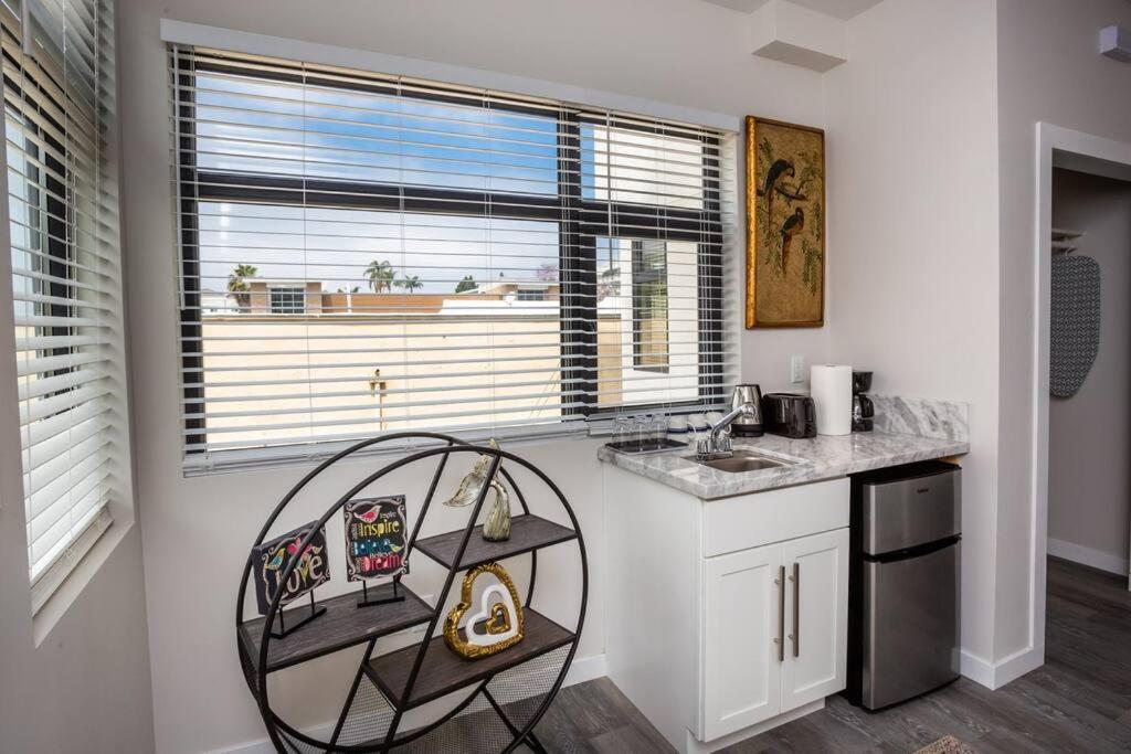 2 Bedroom, 2 Bathroom Detached Max 7 Sleepers Apartment