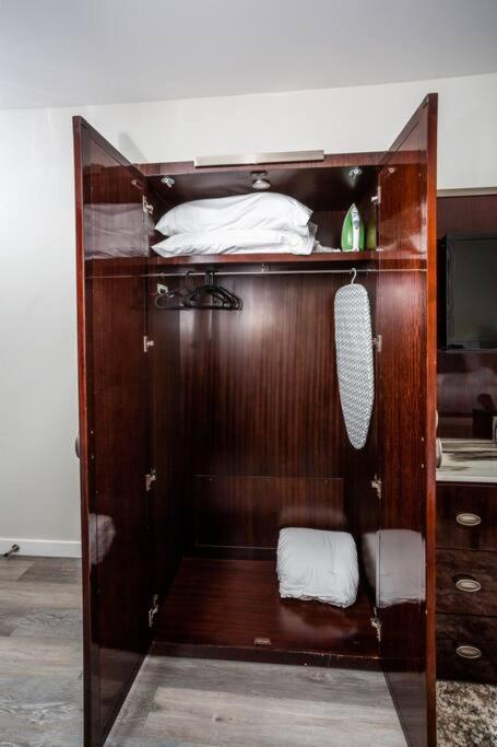 Downtown View 4 Sleepers Studio- Great For Getaway