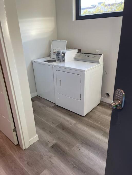 Apartment Spacious 1 Bedroom In Heart Of *