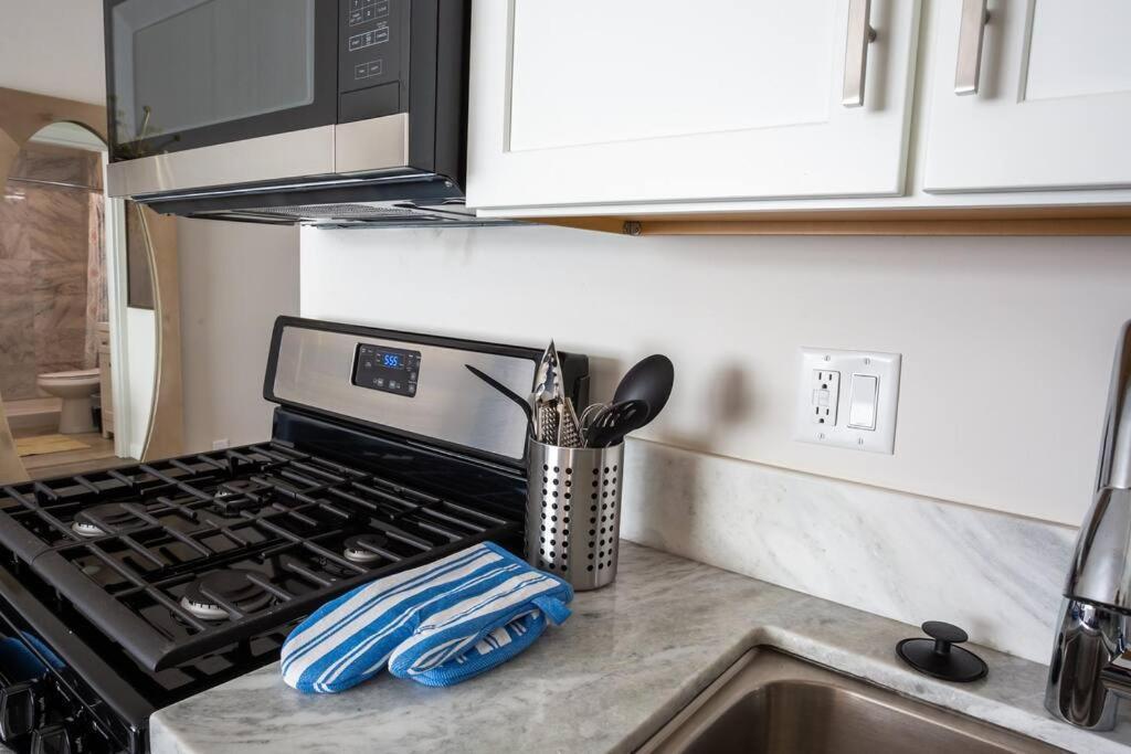 Luxurious Furnished W Full Kitchen In Sd Apartment *