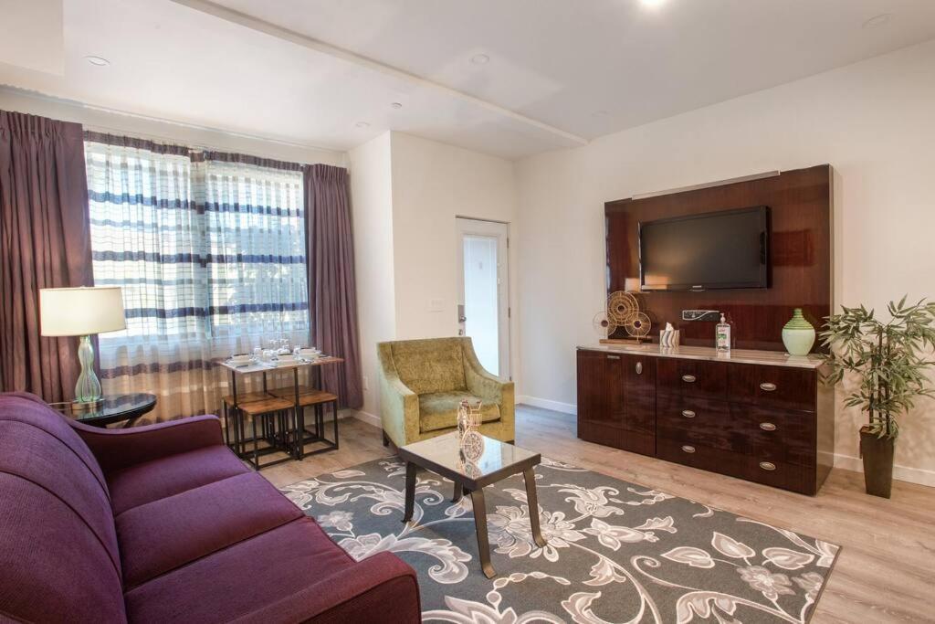3 Floor Townhouse Next To Downtown Max 12 Sleepers *