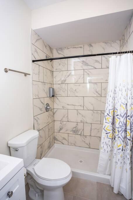 3 Floor Townhouse Next To Downtown Max 12 Sleepers Holiday home
