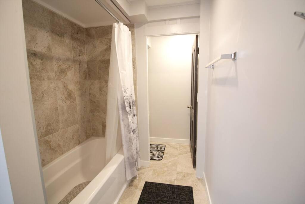 Apartment Spacious Guest Amazing Location *