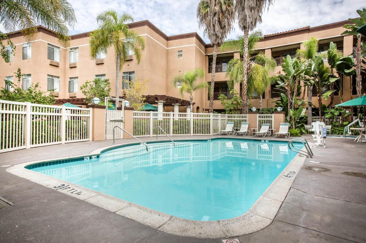 Ramada By Wyndham 2*